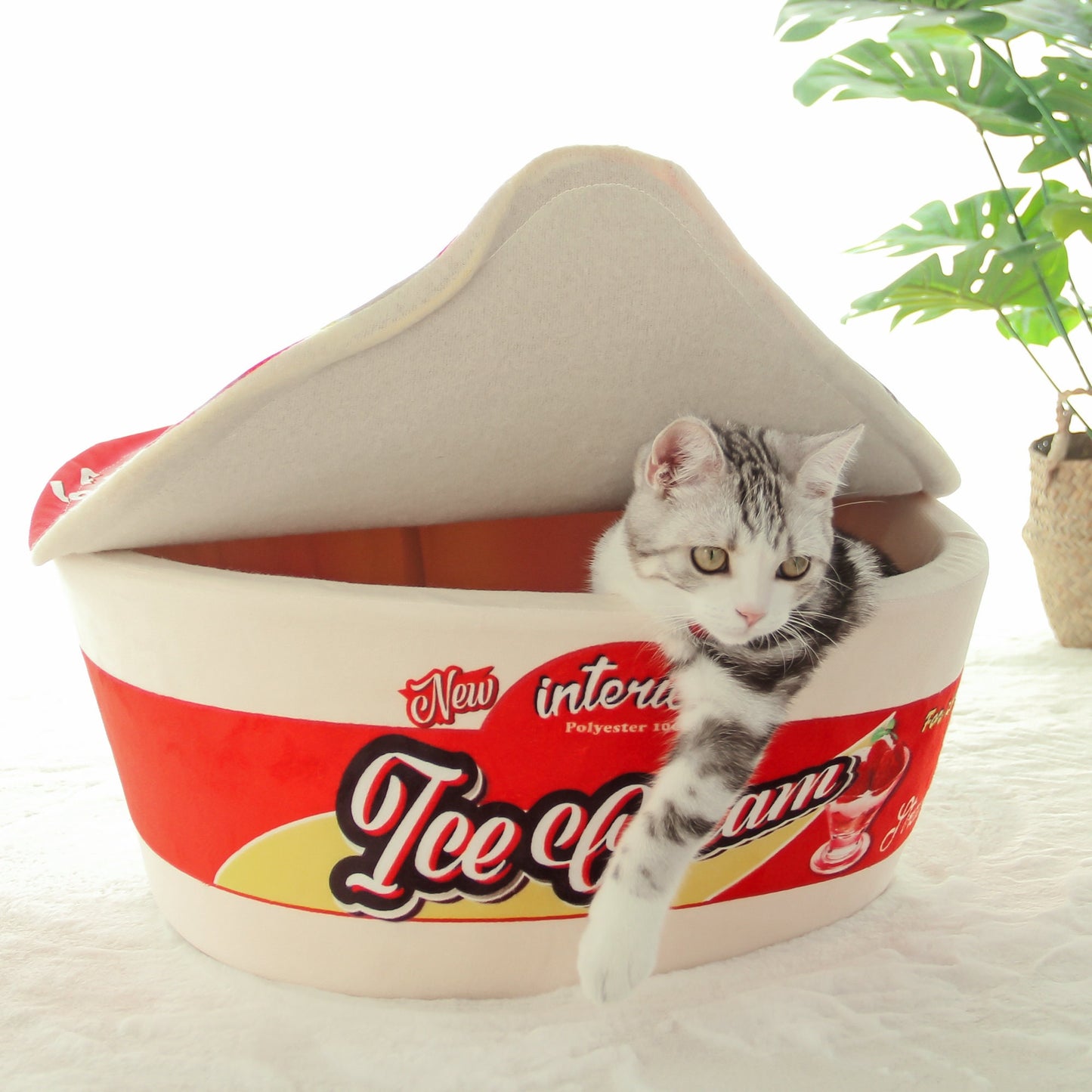 Kashima Strawberry Ice Cream Shaped Pet Bed